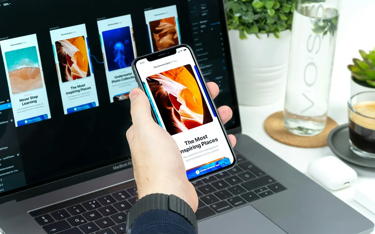 Comparaison d'interfaces web sur un ordinateur et un téléphone