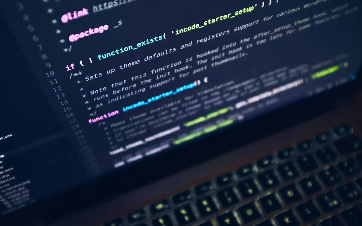 Code source affiché sur l'écran d'un ordinateur portable
